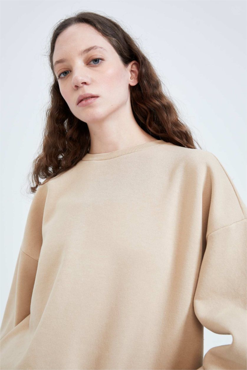 FEMME Beige Sweat-shirt en tissu épais à manches longues et col rond coupe oversize