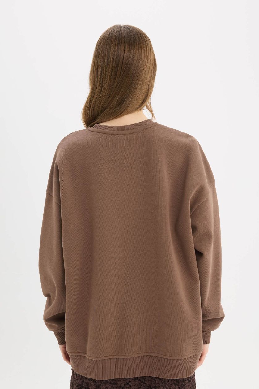 نساء بني سويت شيرت اوفر سايز سامبل برقبة مستديرة