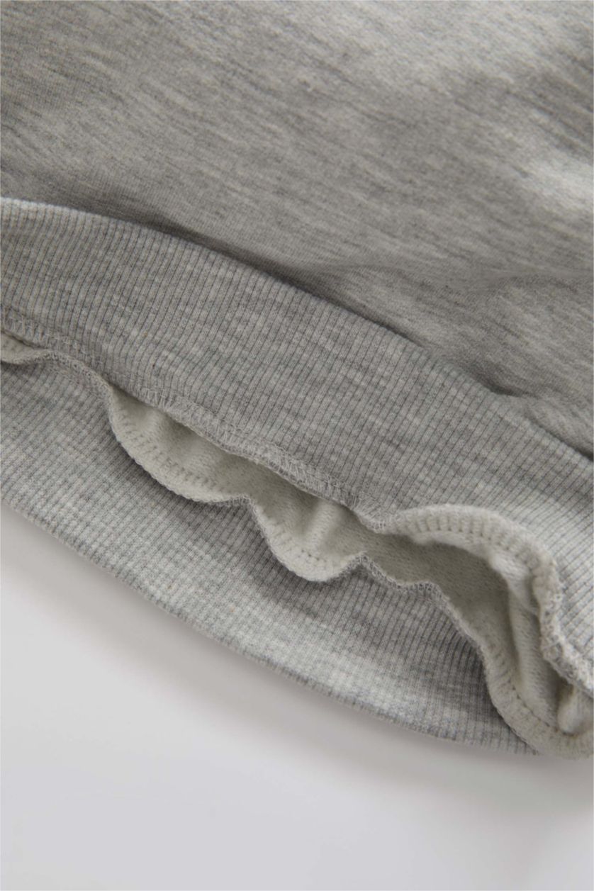 طفل صغير أصفر غامق طقم اولادي ملون قماش رقيق قصة عادية من قطعتين