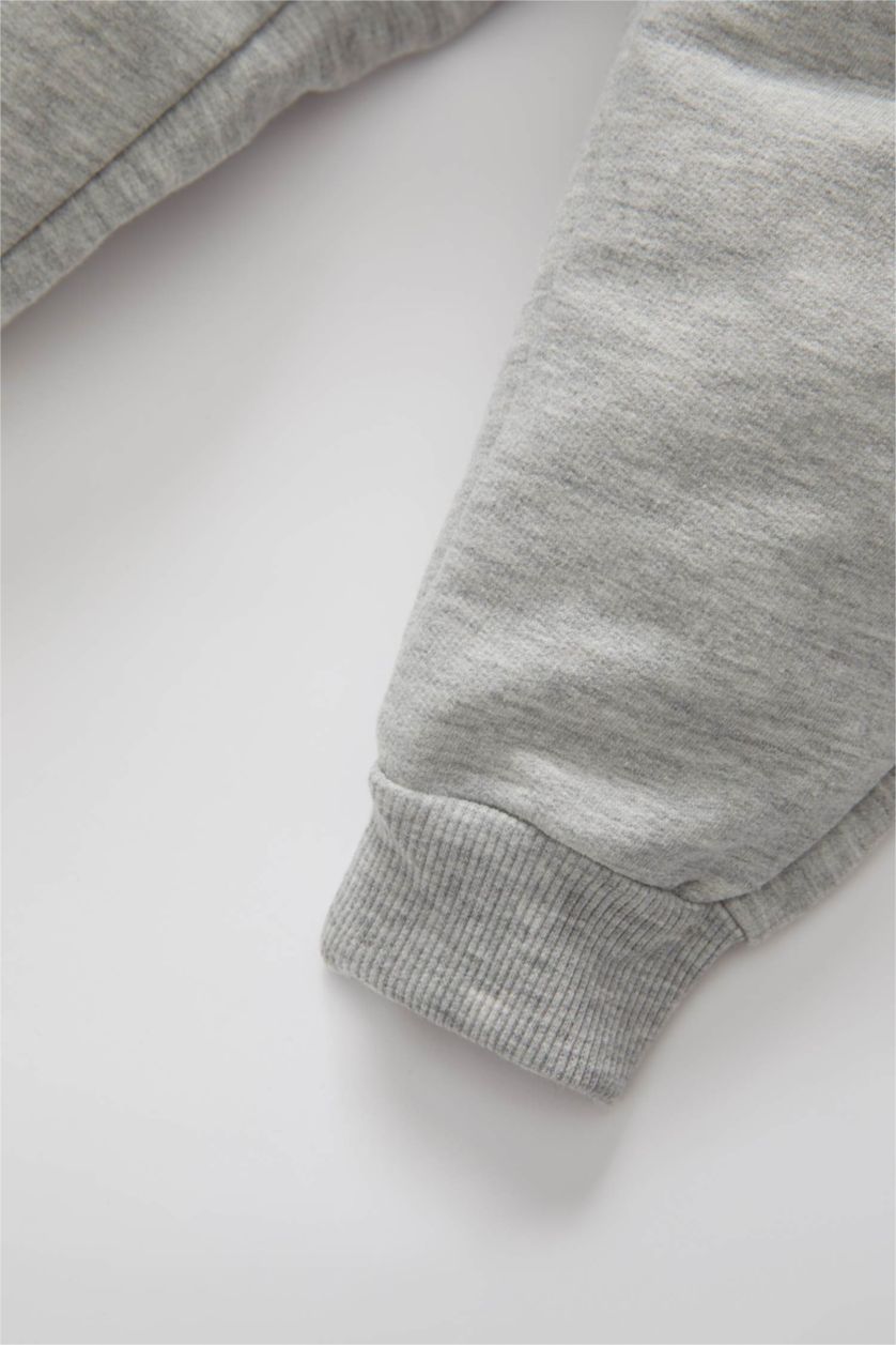 طفل صغير أصفر غامق طقم اولادي ملون قماش رقيق قصة عادية من قطعتين