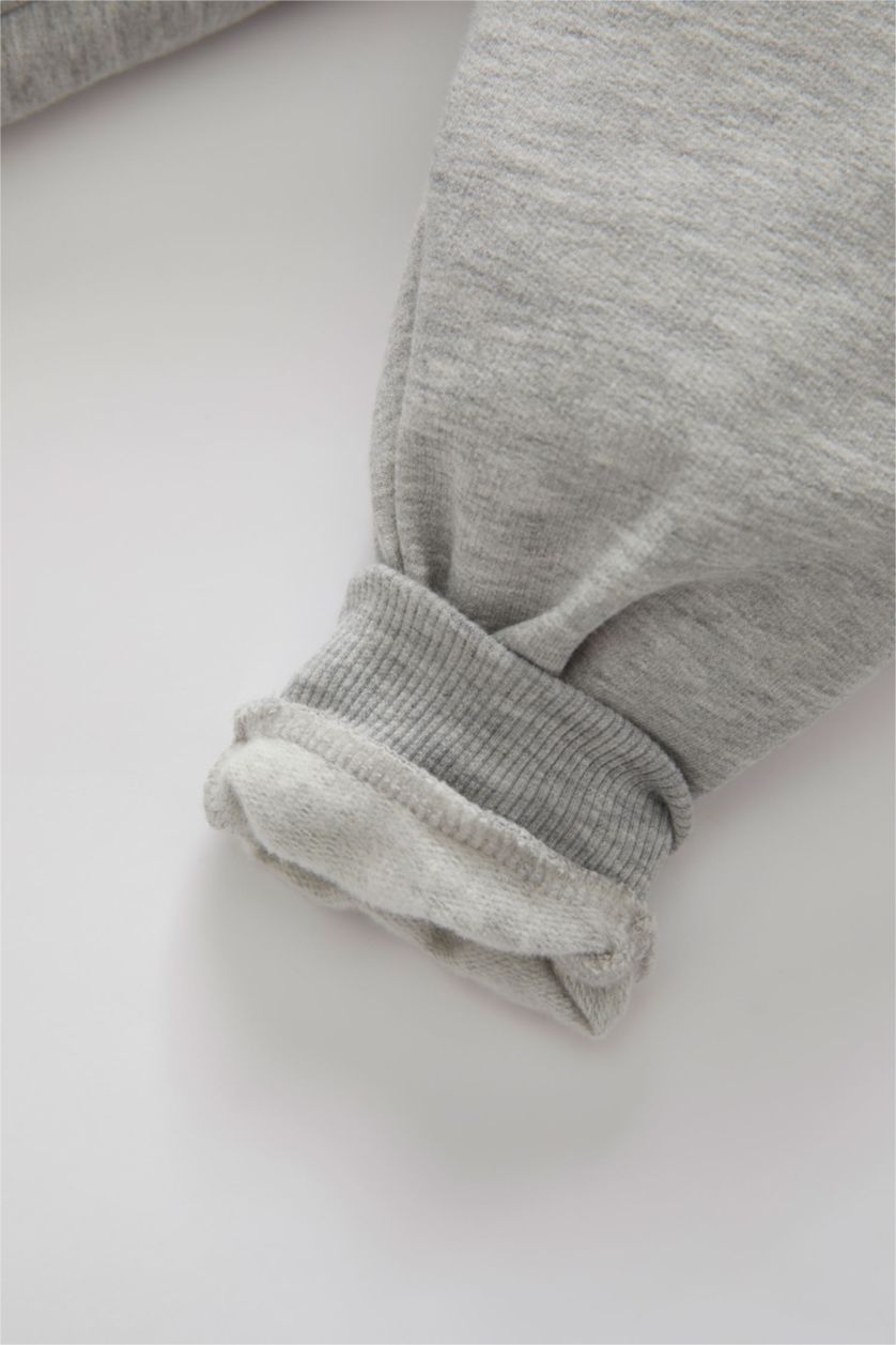 طفل صغير أصفر غامق طقم اولادي ملون قماش رقيق قصة عادية من قطعتين