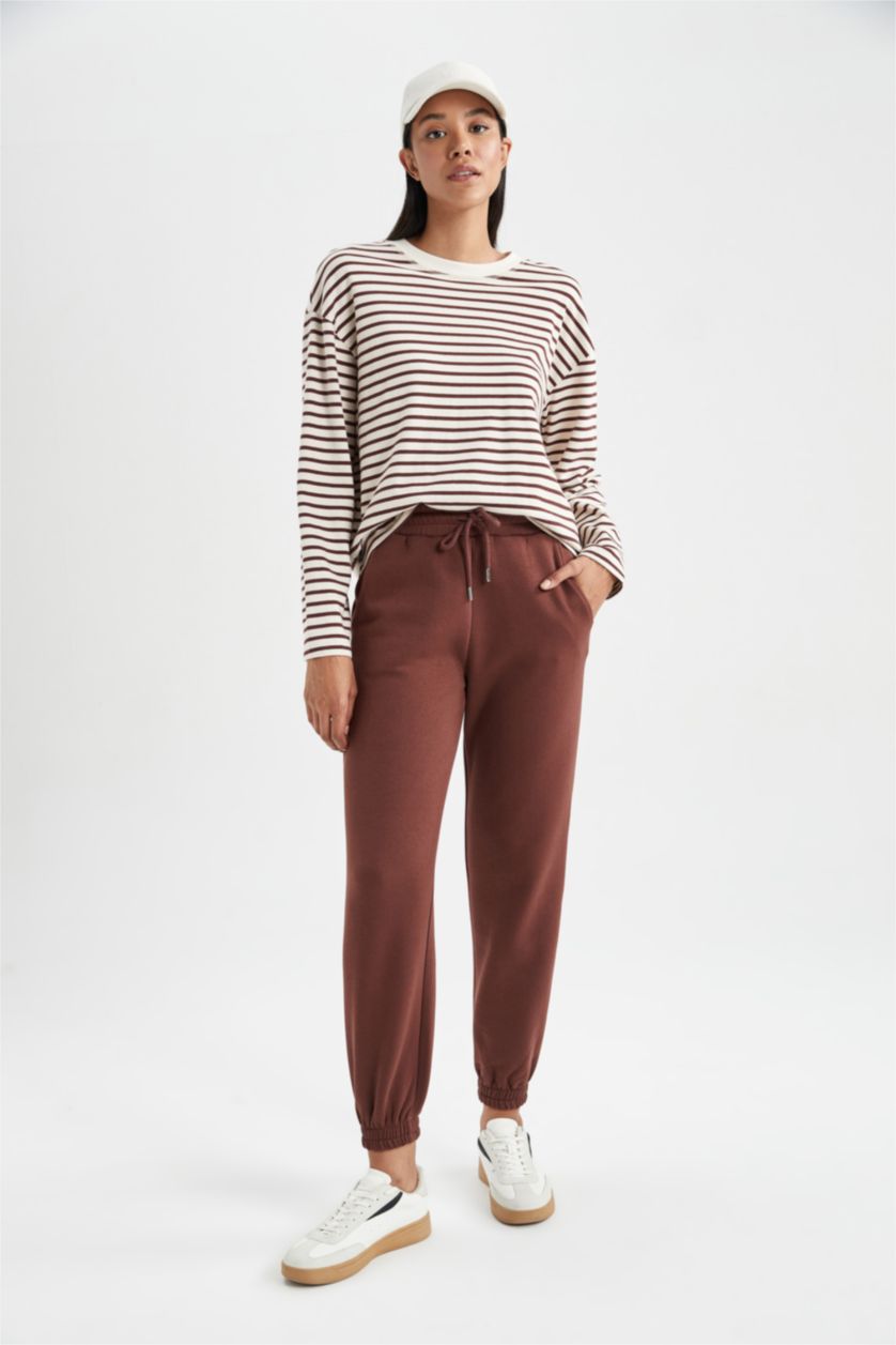 حريمي بني تي شيرت كم طويل قصة عادية مخطط برقبة مستديرة