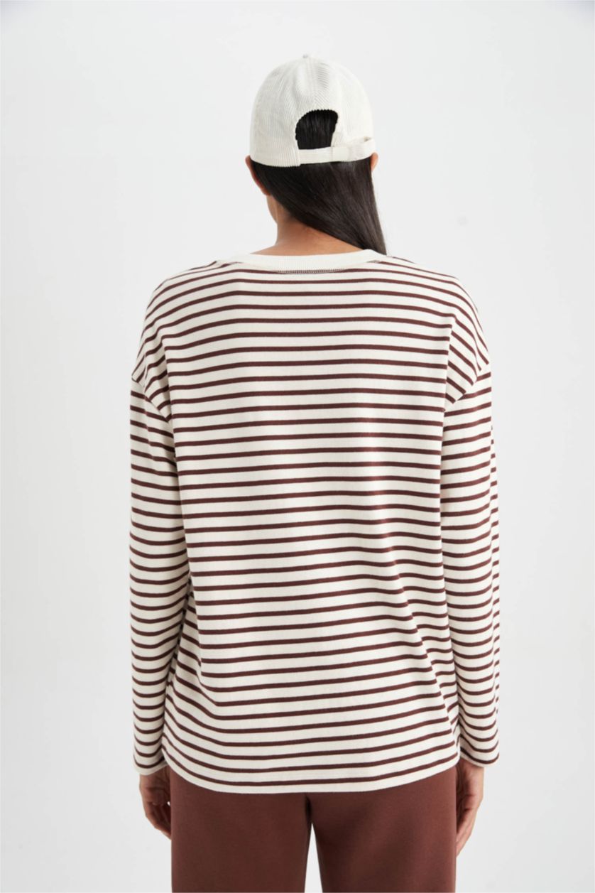 حريمي بني تي شيرت كم طويل قصة عادية مخطط برقبة مستديرة