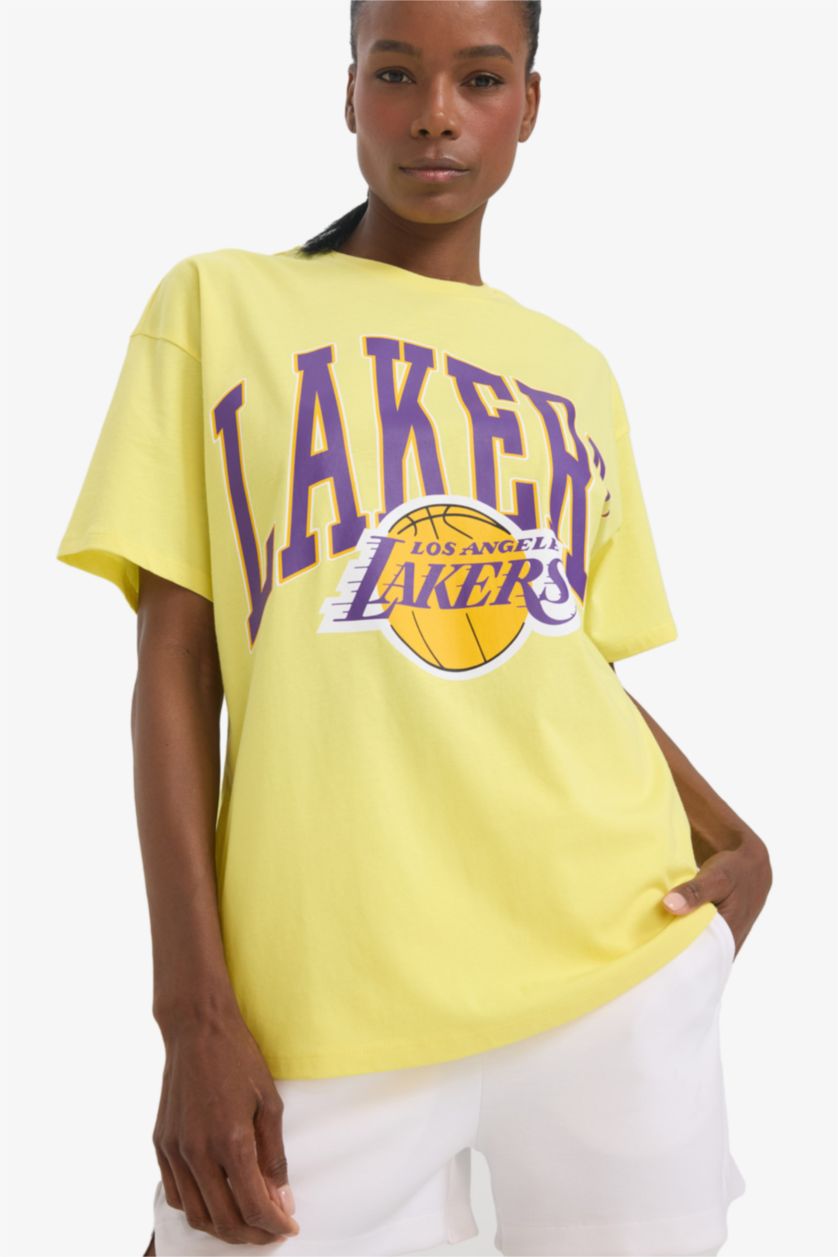 FEMME Jaune Defacto Fit NBA Los Angeles Lakers sous licence Oversize Fit Cycling Yaa T-shirt à manches courtes