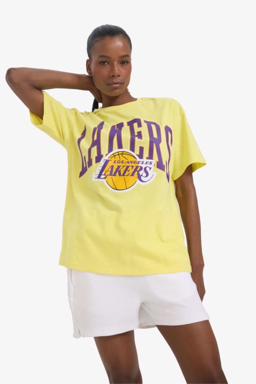 FEMME Jaune Defacto Fit NBA Los Angeles Lakers sous licence Oversize Fit Cycling Yaa T-shirt à manches courtes