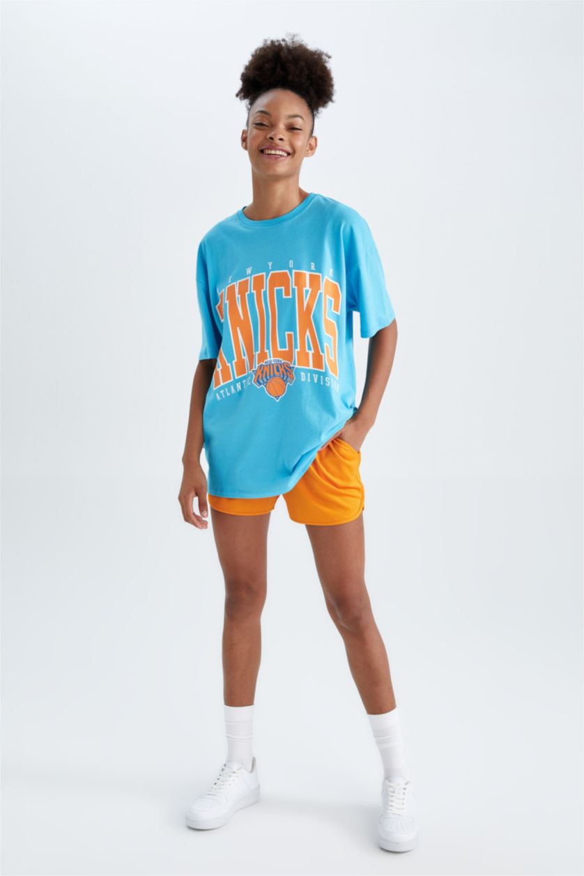 FEMME Turquoise Defacto Fit NBA New York Knicks T-shirt oversize à col rond et manches courtes sous licence