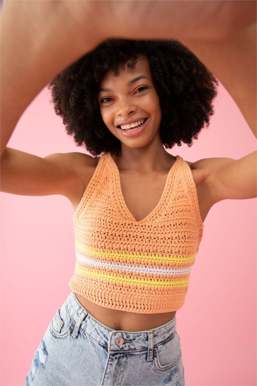 FEMME Orange Débardeur en tricot au crochet coupe slim à encolure en V et sans manches