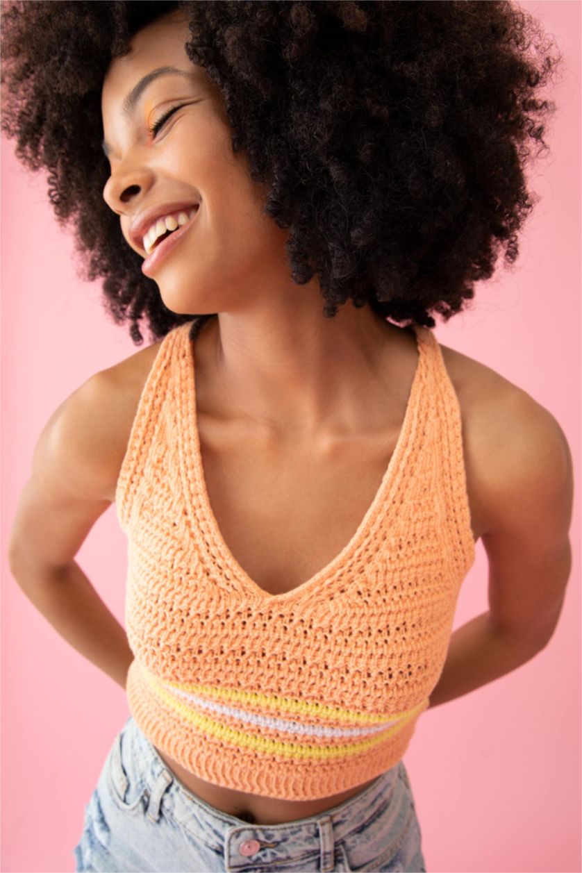 FEMME Orange Débardeur en tricot au crochet coupe slim à encolure en V et sans manches
