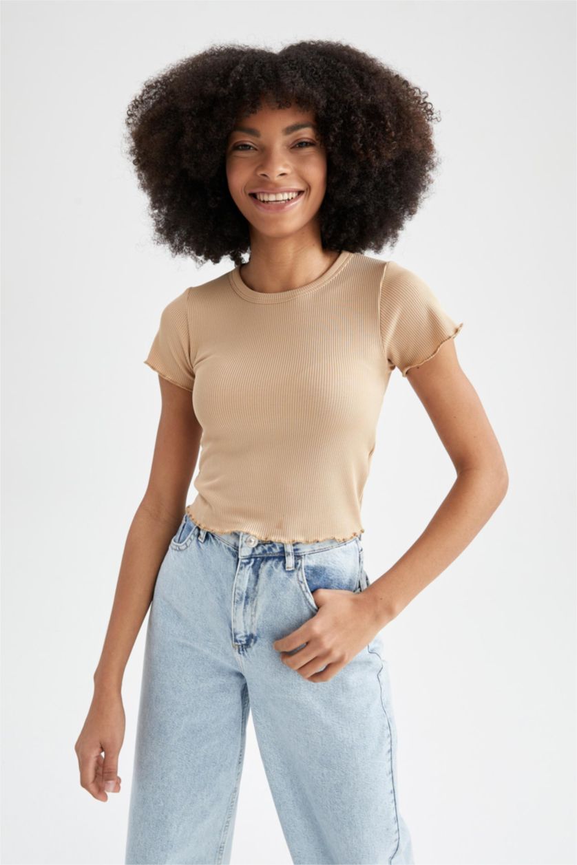 Kadın Bej Coool Fitted Crop Bisiklet Yaka Kısa Kollu Fitilli Tişört