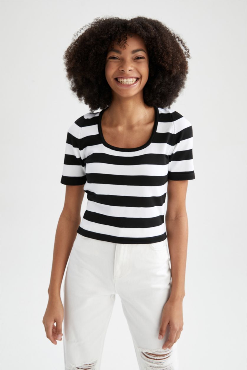 Kadın Siyah Slim Fit Çizgili Yuvarlak Yaka Kısa Kollu Triko Kazak
