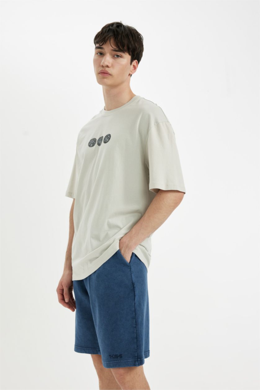 رجال اللون الحجري تيشيرت نص ردن قصة مريحة بطبعة من الخلف