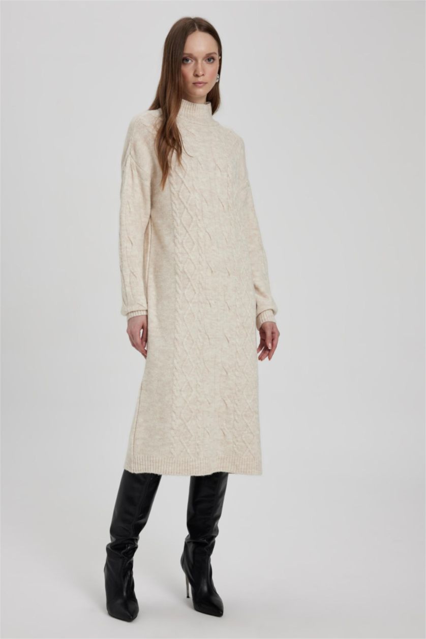 Kadın Ekru Regular Fit Bisiklet Yaka Saç Örgü Desenli Basic Düz Uzun Kollu Midi Triko Elbise