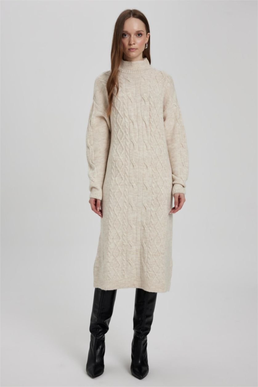 Kadın Ekru Regular Fit Bisiklet Yaka Saç Örgü Desenli Basic Düz Uzun Kollu Midi Triko Elbise