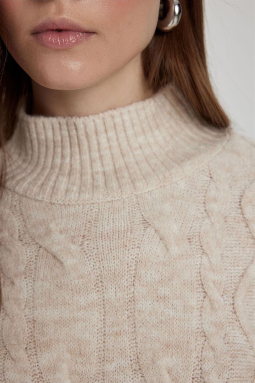 Kadın Ekru Regular Fit Bisiklet Yaka Saç Örgü Desenli Basic Düz Uzun Kollu Midi Triko Elbise