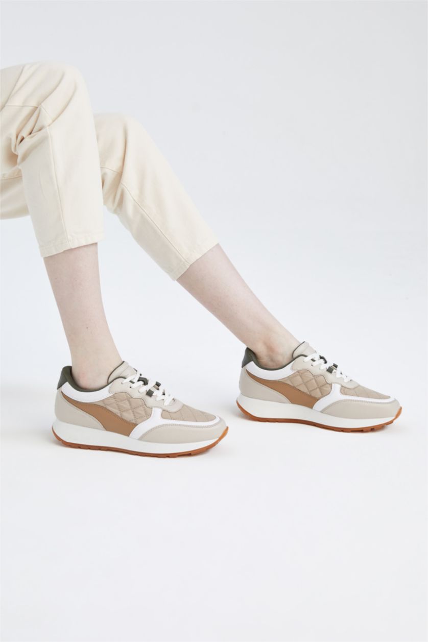 FEMME Beige Baskets PU Batman Lacé