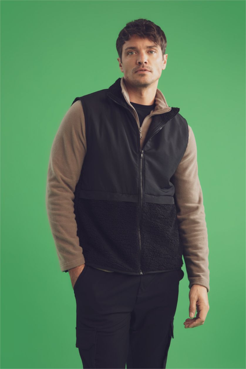 رجال أسود قمصلة يلك بقصة عادية