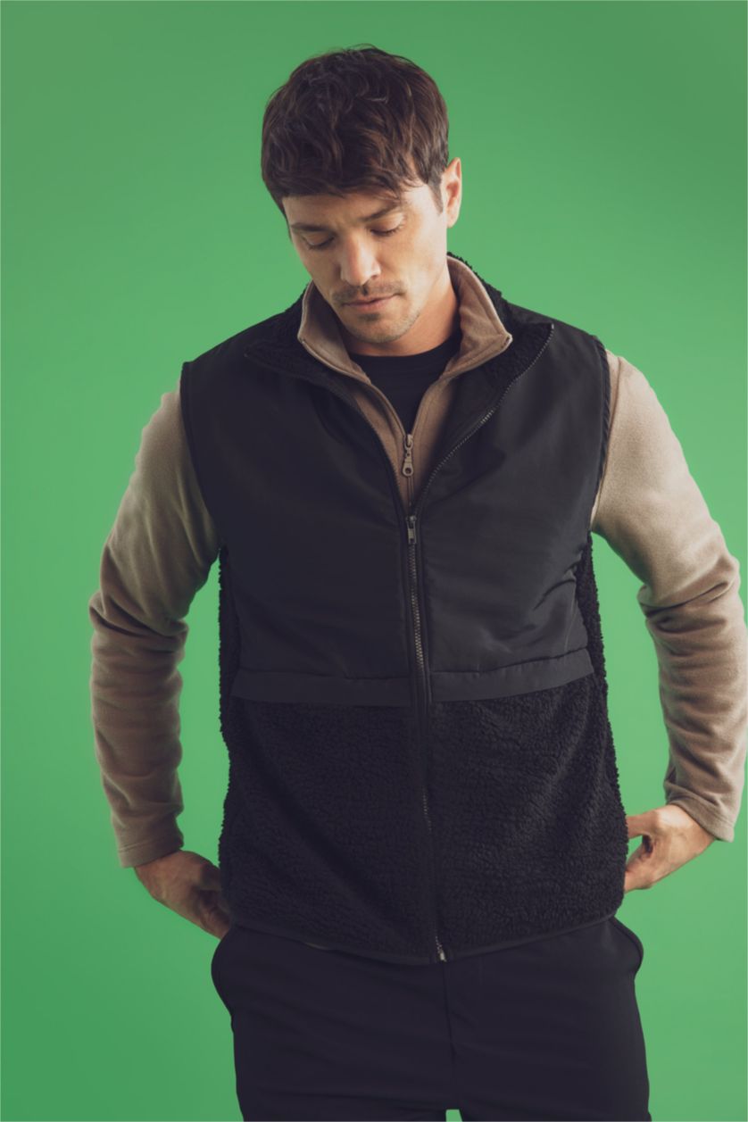 رجال أسود قمصلة يلك بقصة عادية