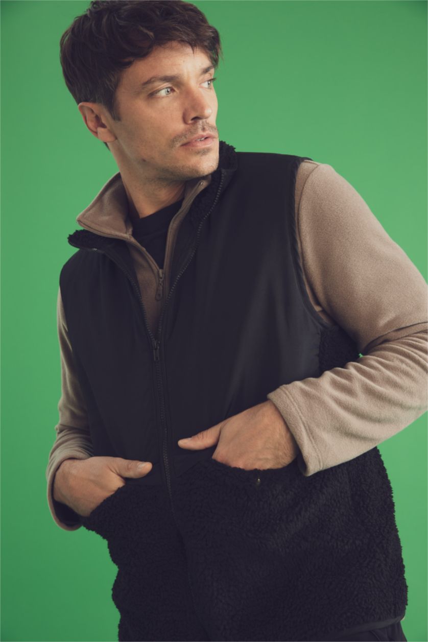 رجال أسود قمصلة يلك بقصة عادية