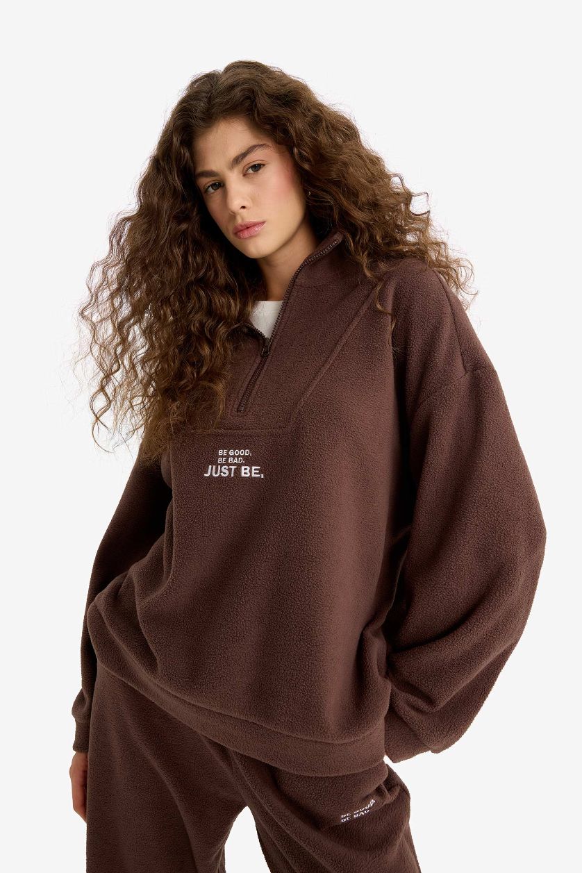 Kadın Kahve Oversize Geniş Kalıp Dik Yaka Fermuarlı Baskılı Polar Sweatshirt