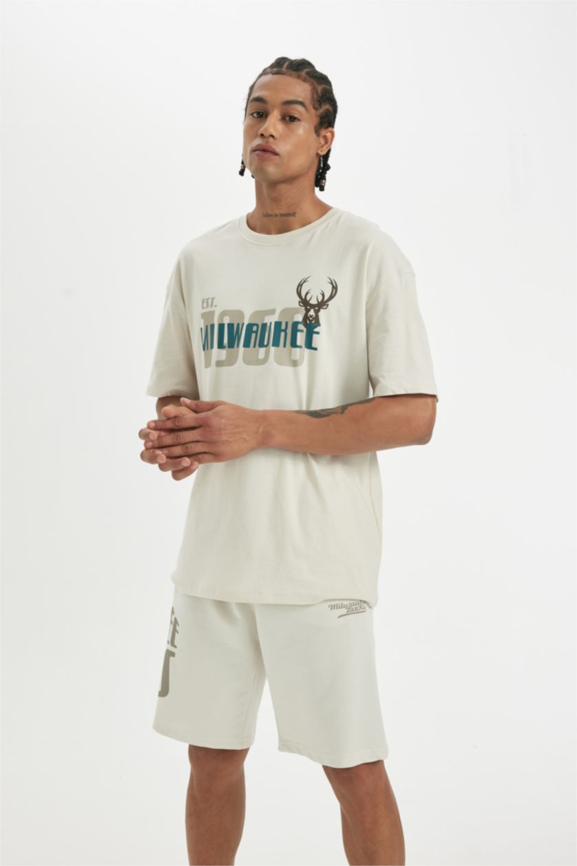 HOMME Beige T-shirt NBA Milwaukee Bucks à col rond et manches courtes de DeFacto Fit