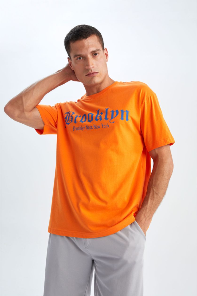 Erkek Turuncu DeFactoFit NBA Brooklyn Nets Boxy Fit Sürdürülebilir %100 Pamuk Tişört