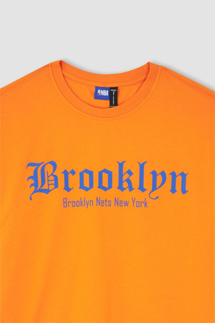 Erkek Turuncu DeFactoFit NBA Brooklyn Nets Boxy Fit Sürdürülebilir %100 Pamuk Tişört