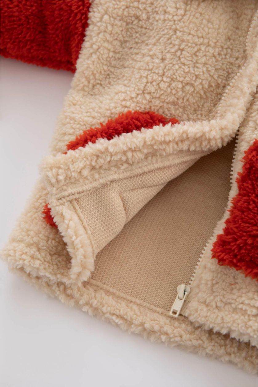 طفل صغير اللون الحجري جاكيت قطيفة قطيفة قصة عادية