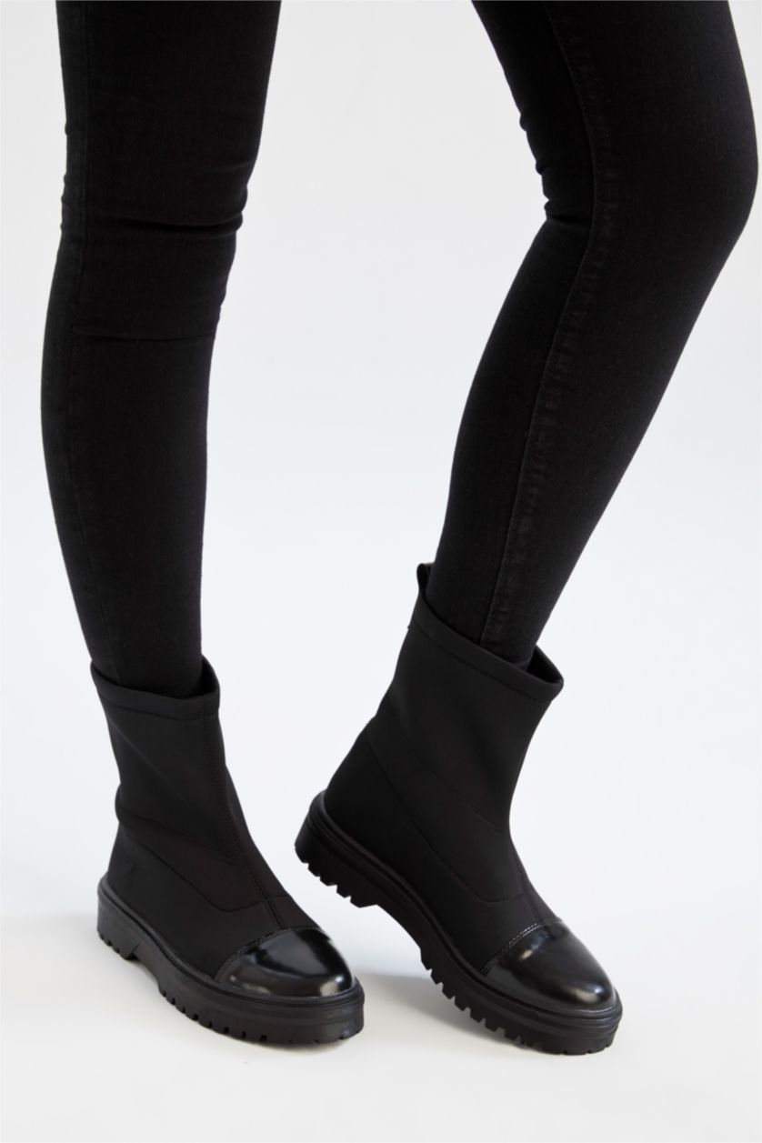 WOMAN Black Thick Sole Boots