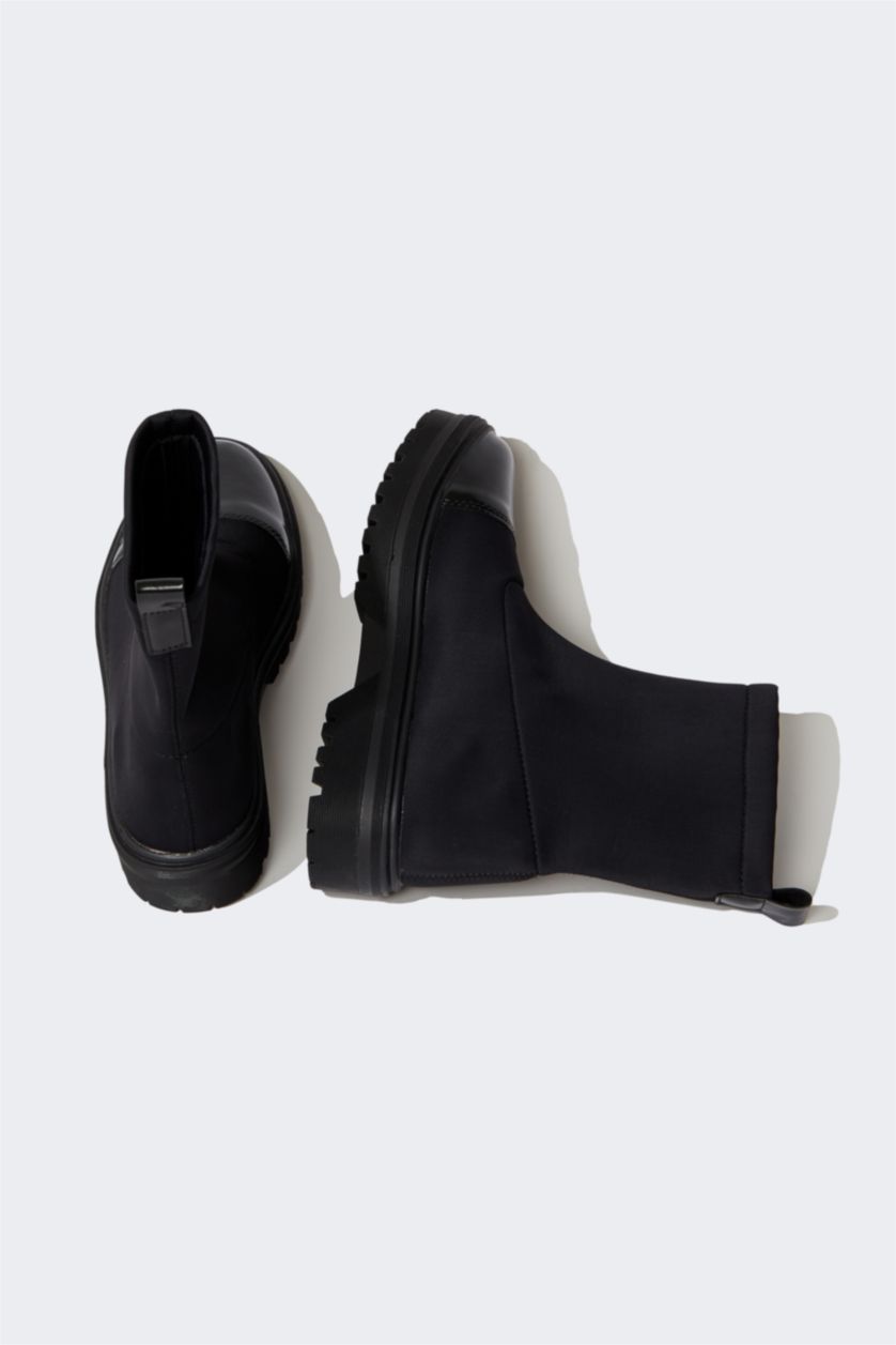 WOMAN Black Thick Sole Boots