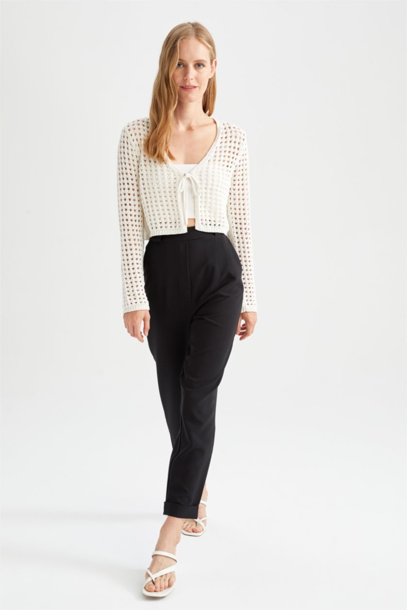 FEMME Écru Cardigan coupe classique en dentelle crochetée à col en V