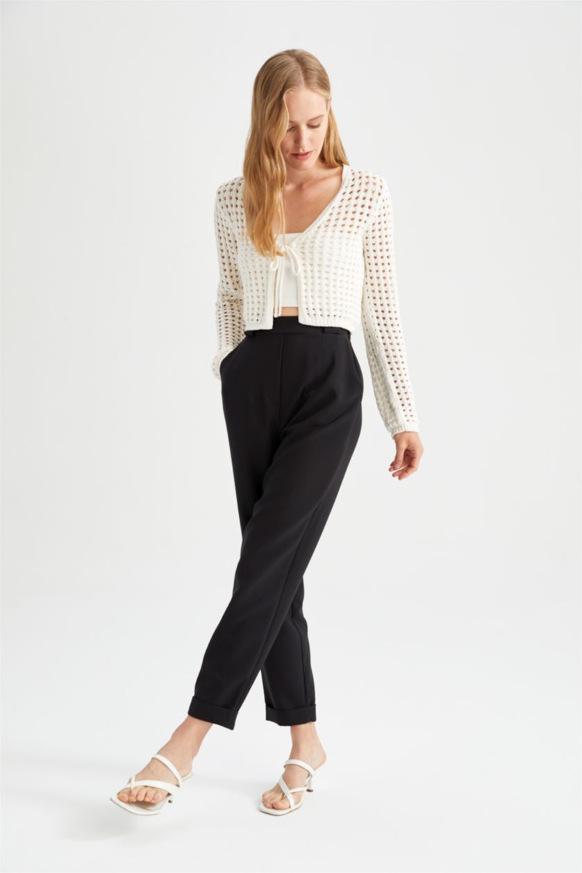 FEMME Écru Cardigan coupe classique en dentelle crochetée à col en V