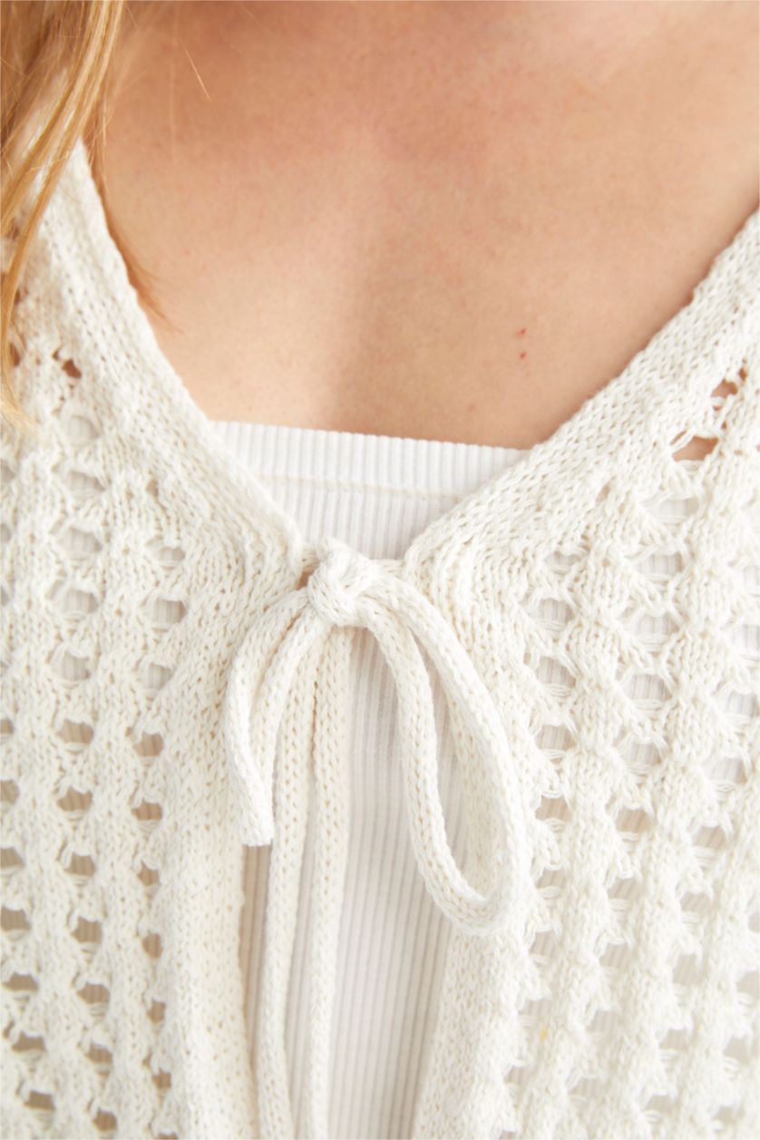 FEMME Écru Cardigan coupe classique en dentelle crochetée à col en V