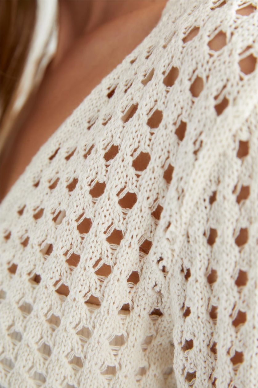 FEMME Écru Cardigan coupe classique en dentelle crochetée à col en V