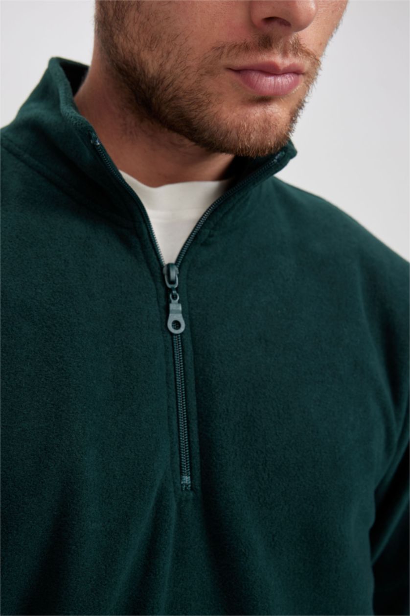 MAN Dark Green Regular Fit Zipper Stand Up Collar Half Zipper Sweatshirt