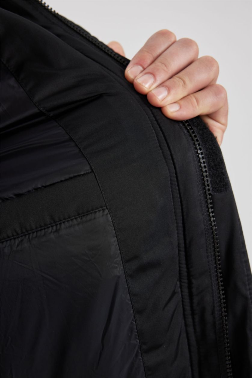 MAN Dark Green Regular Fit Zipper Stand Up Collar Half Zipper Sweatshirt