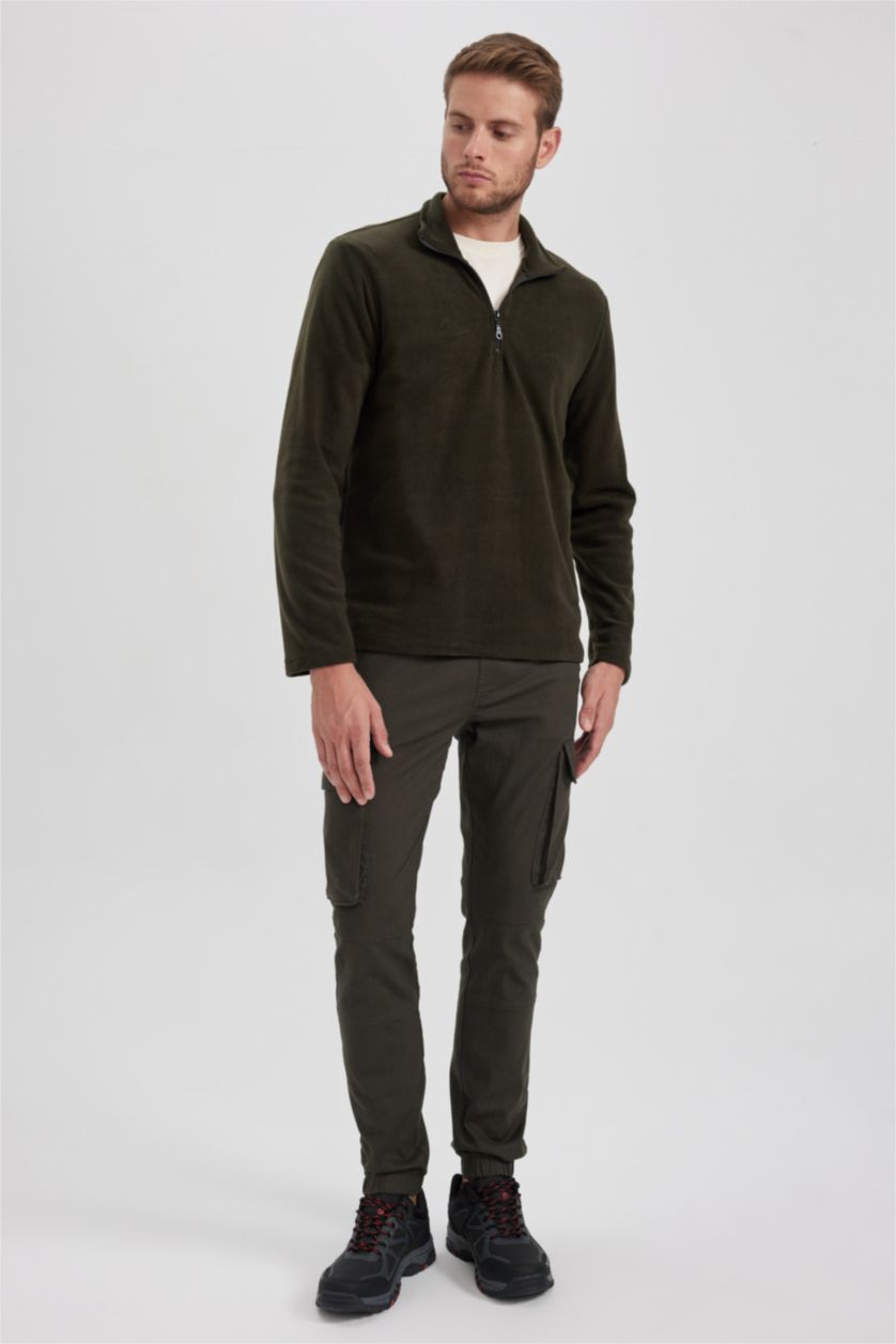 رجال كاكي غامق سويت شيرت بقصة عادية كم طويل بياقة مرفوعة