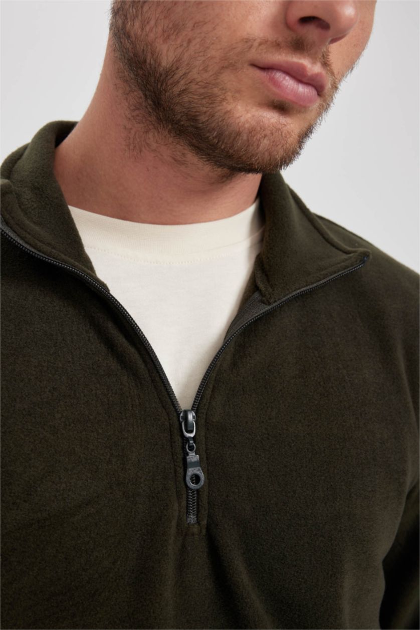 رجال كاكي غامق سويت شيرت بقصة عادية كم طويل بياقة مرفوعة