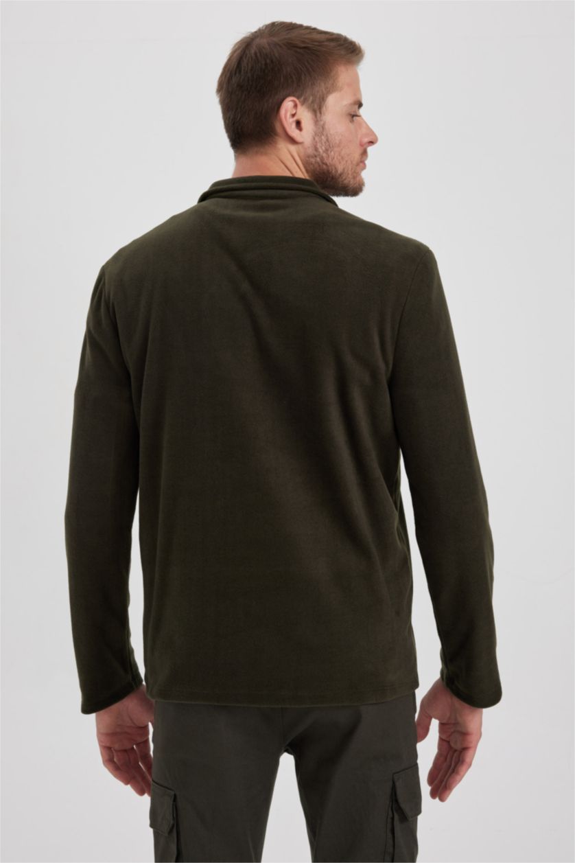 رجال كاكي غامق سويت شيرت بقصة عادية كم طويل بياقة مرفوعة