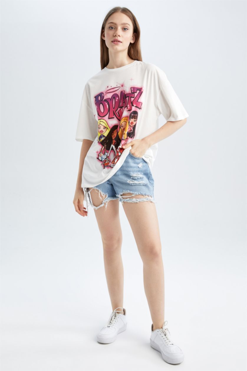 WOMAN White Oversize Fit Bratz Lisanslı Crew Neck Short Sleeve T-Shirt