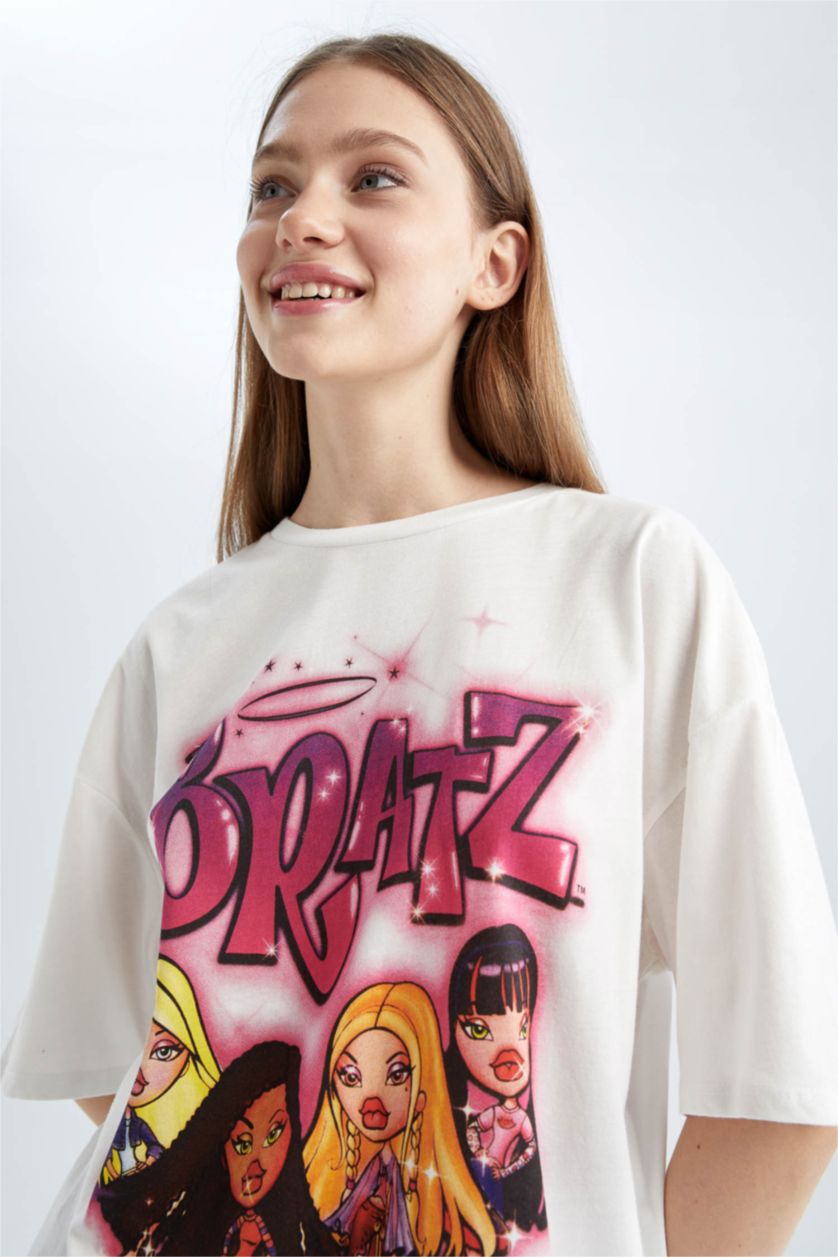 WOMAN White Oversize Fit Bratz Lisanslı Crew Neck Short Sleeve T-Shirt
