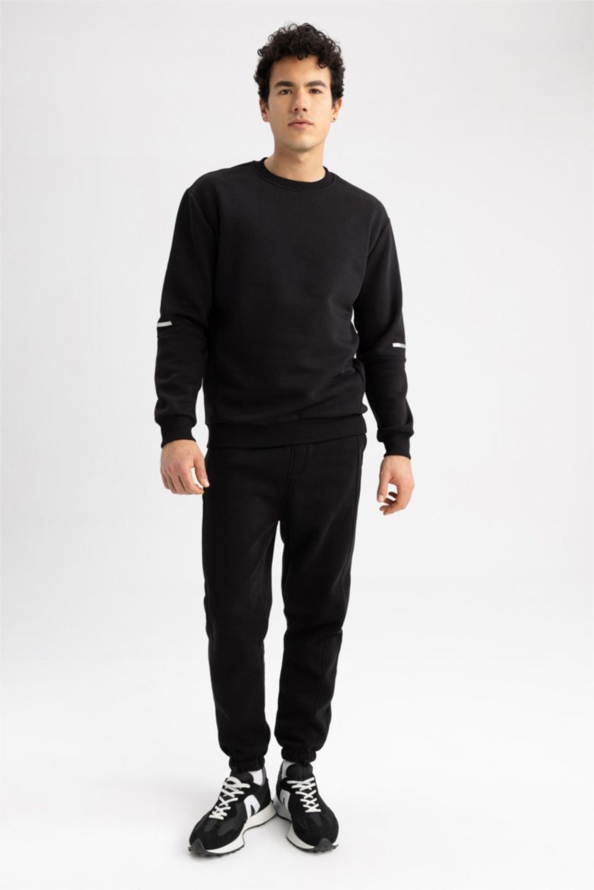 MAN Black Defacto Fit Standard Fit Crew Neck Sweatshirt