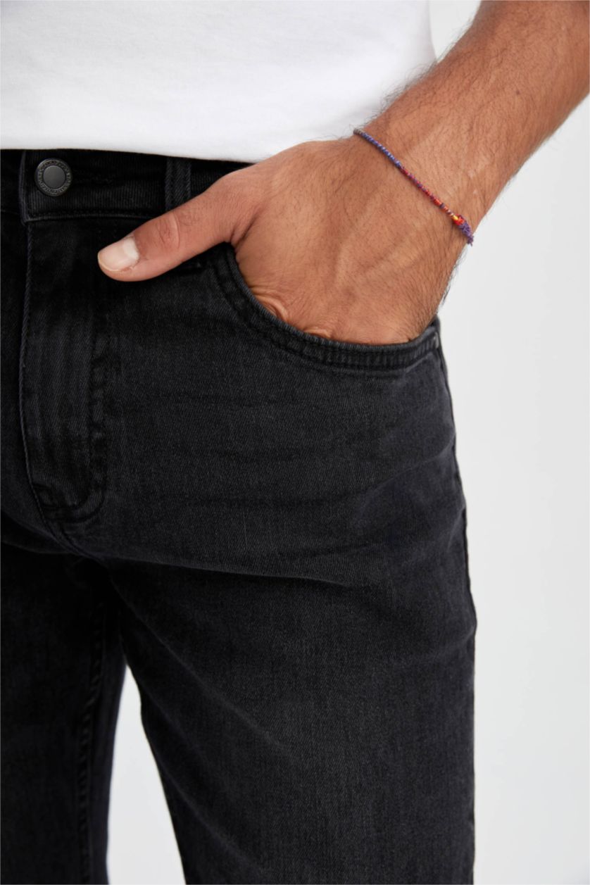 Man Black Sergio Regular Fit Normal Waist Pipe Leg Jeans