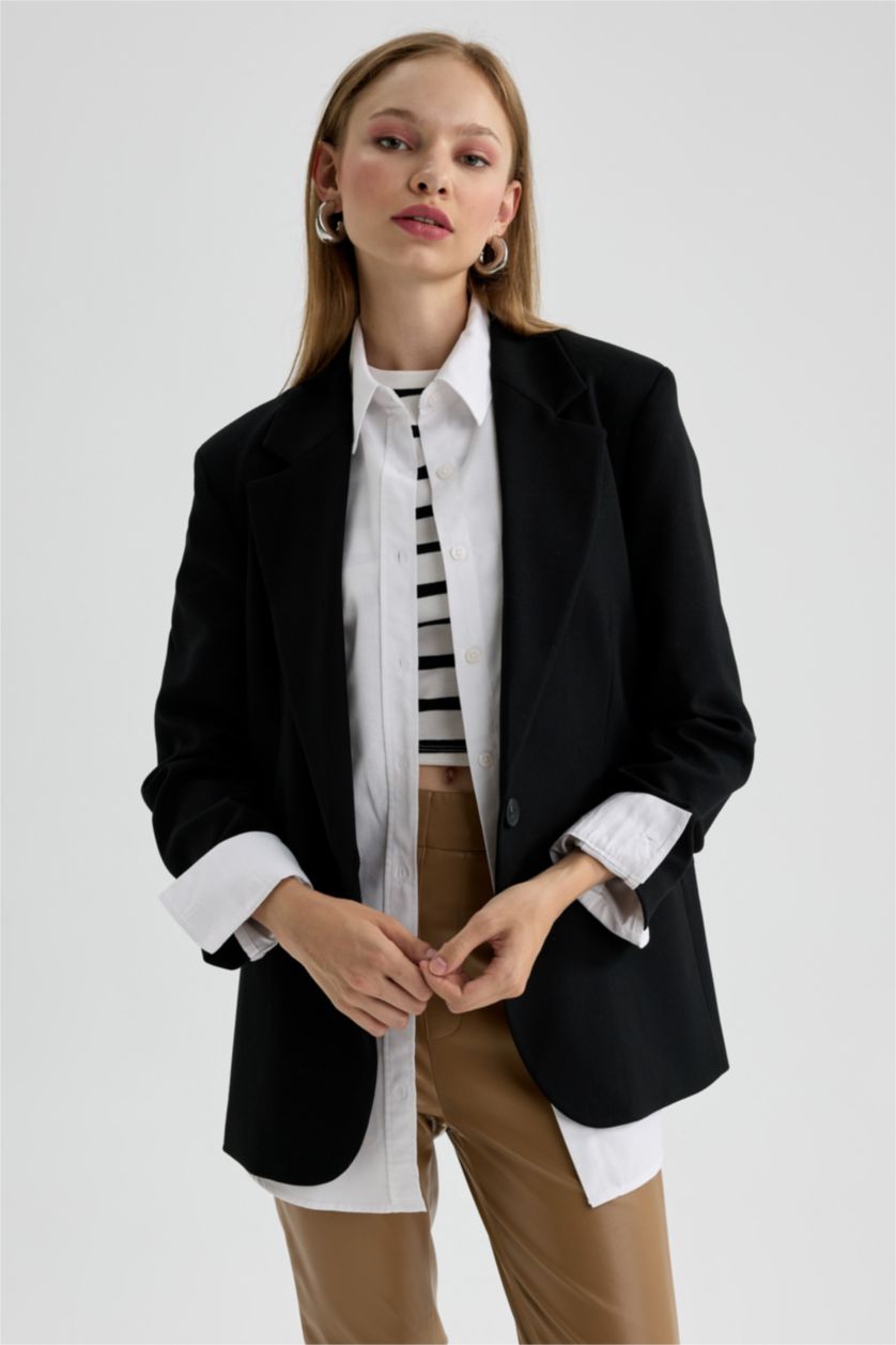 Woman Black Regular Fit Blazer