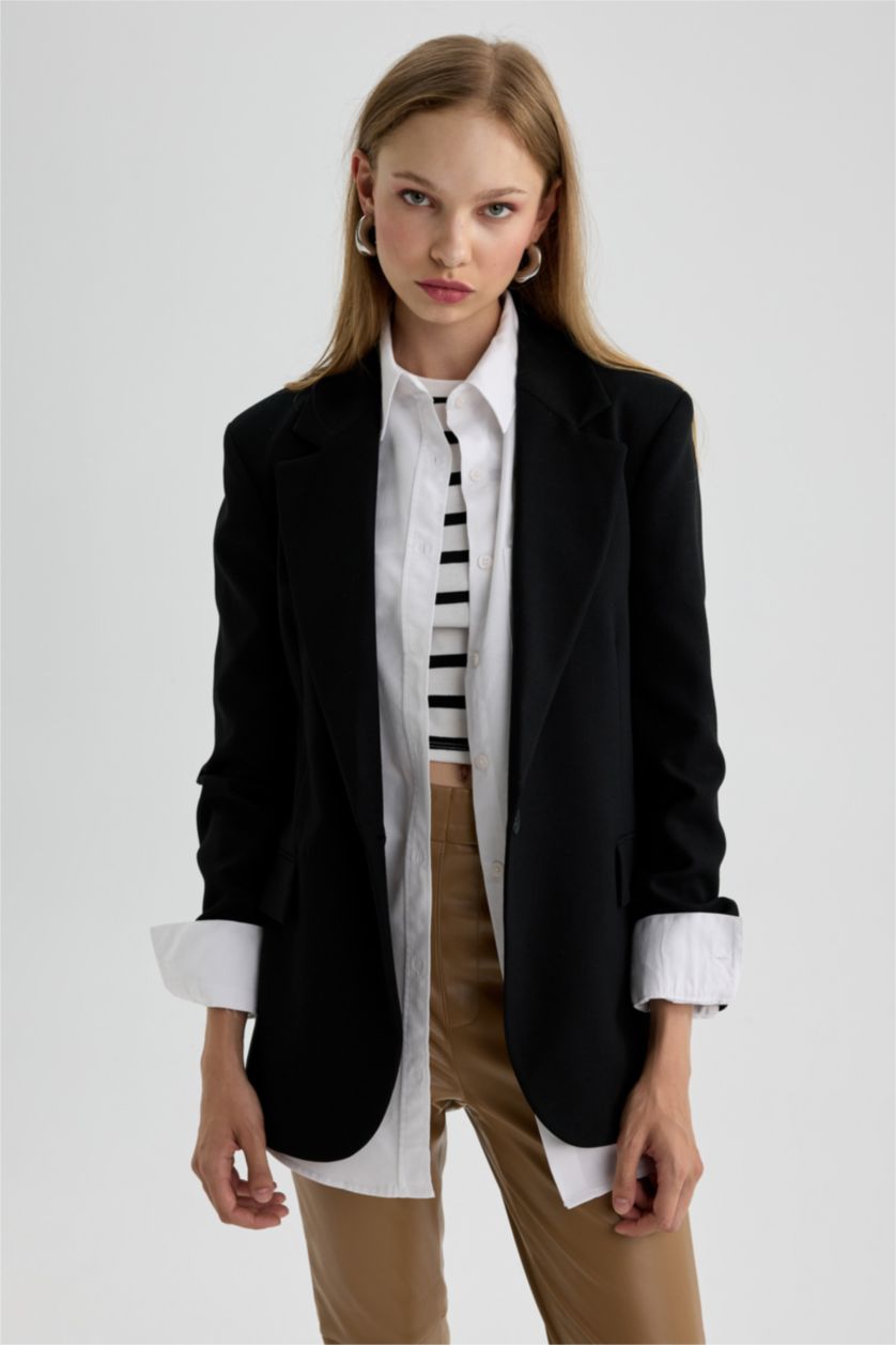Woman Black Regular Fit Blazer