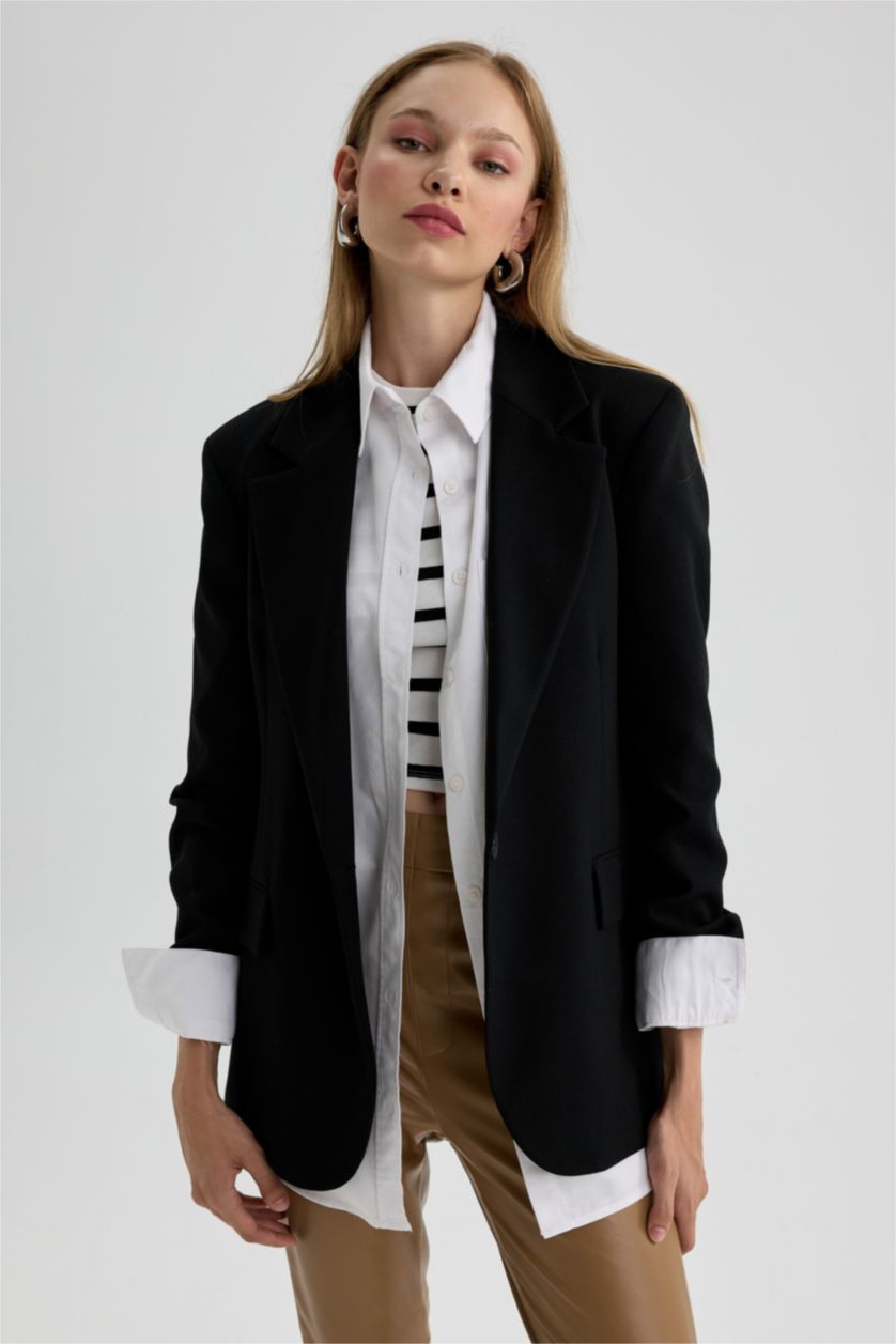 Woman Black Regular Fit Blazer