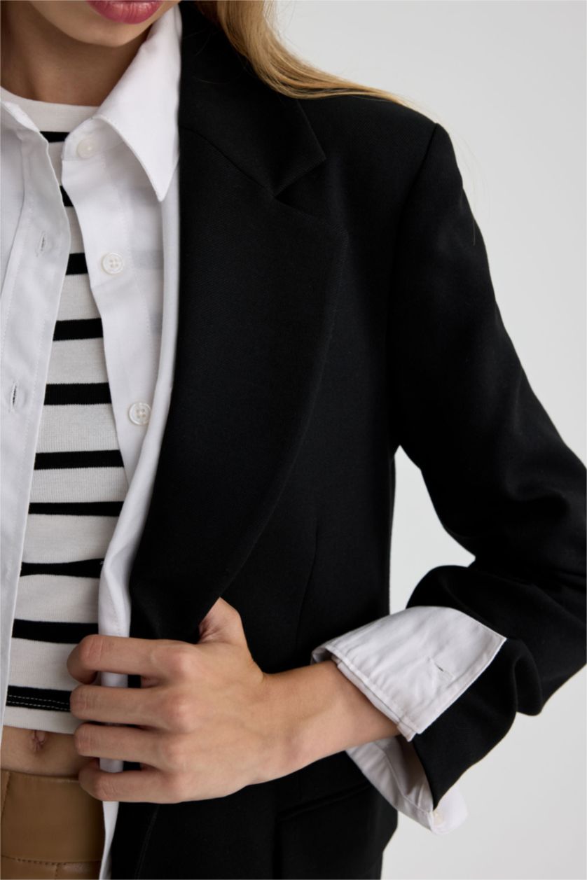 Woman Black Regular Fit Blazer