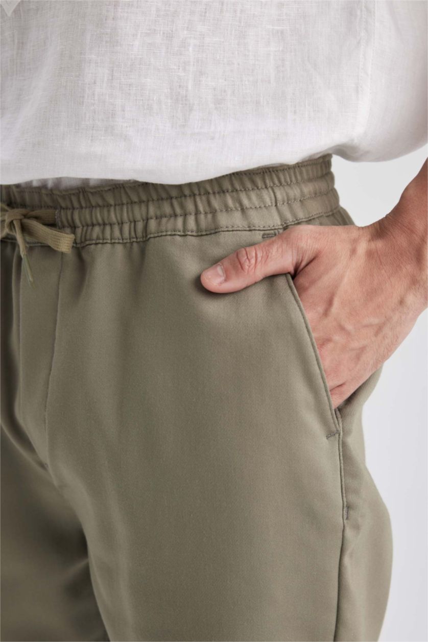 Ерлер Жеңіл хаки Slim Fit икемді белі бар негізгі шорт