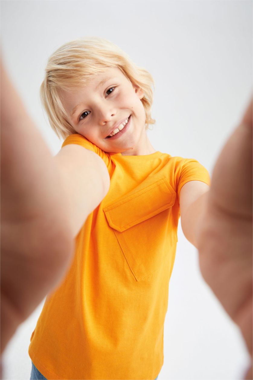 أولادي برتقالي تي شيرت ولادي بقصة عادية وأكمام قصيرة