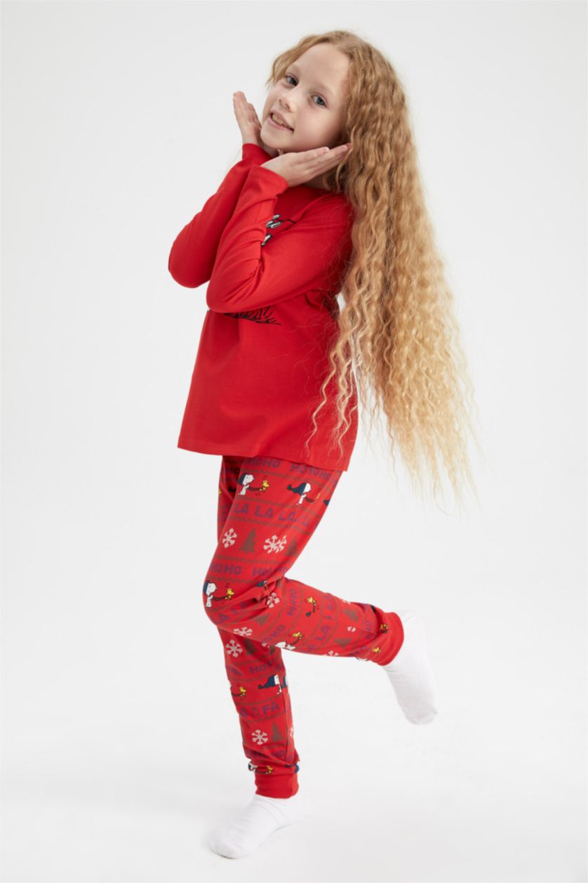 Girls & Teens Red 2 piece Regular Fit Snoopy Licensed Knitted Pyjamas