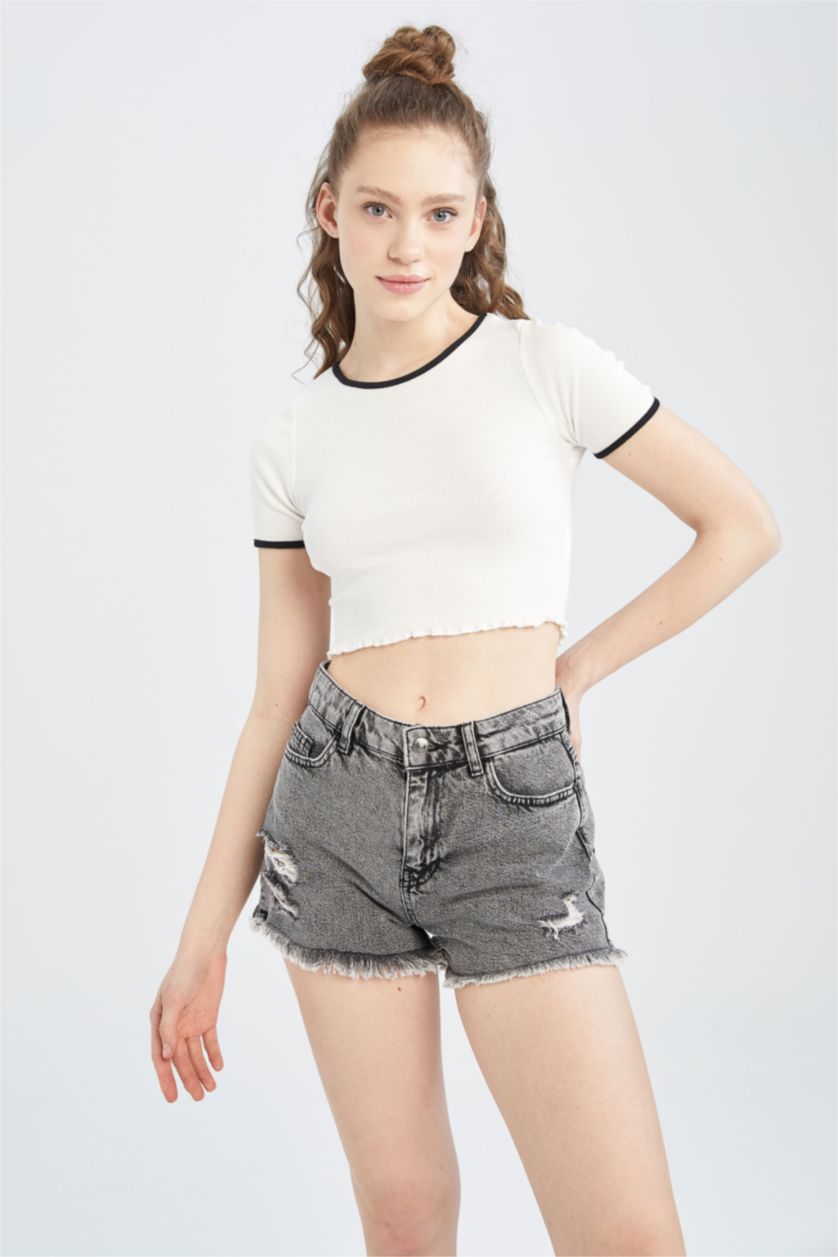 Woman White Slim Fit Short Sleeve T-Shirt